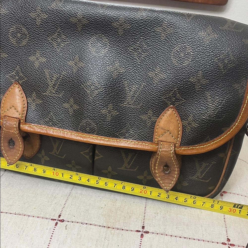 Louis Vuitton Gibeciere Crossbody unbranded vachetta strap new trim and tabs - Picture 8 of 16